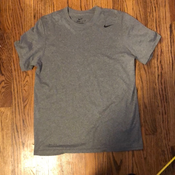 Like new gray dri fit Nike tee shirt men’s size M - Picture 7 of 8
